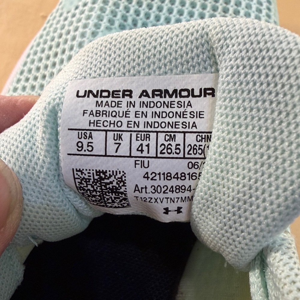 Under Armour women’s surge three shoes size 9 1/2 preowned - Picture 5 of 6